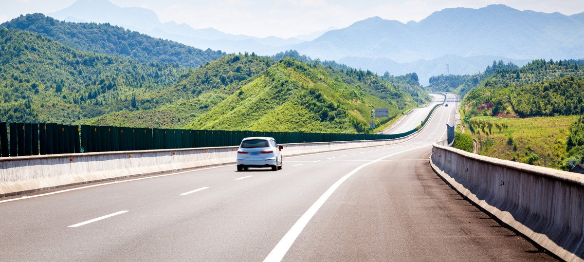 Route ouverte sur la Côte d'Azur — financez votre permis avec l'Auto-École RCM